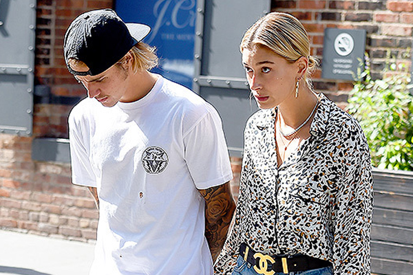 Justin Bieber Hailey Baldwin Seen Holding Hands In Public