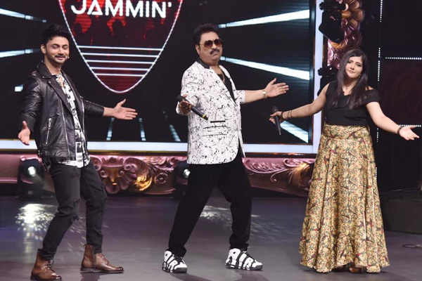 Jawan Shah Rukh Khan Teases Energetic Dance Moves in Groovy Not Ramaiya  Vastavaiya Promo Watch