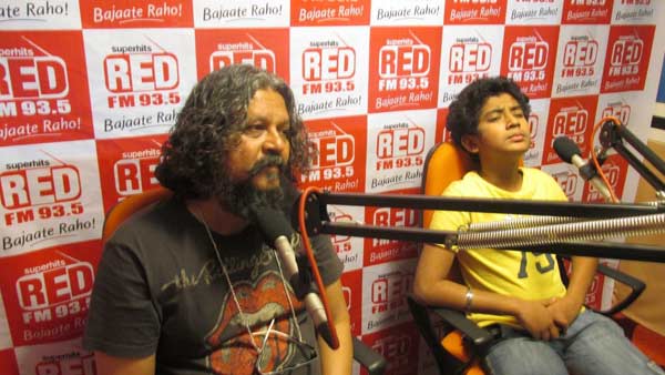 Cast of Hawaa Hawaai at 93.5 Red FM Studio