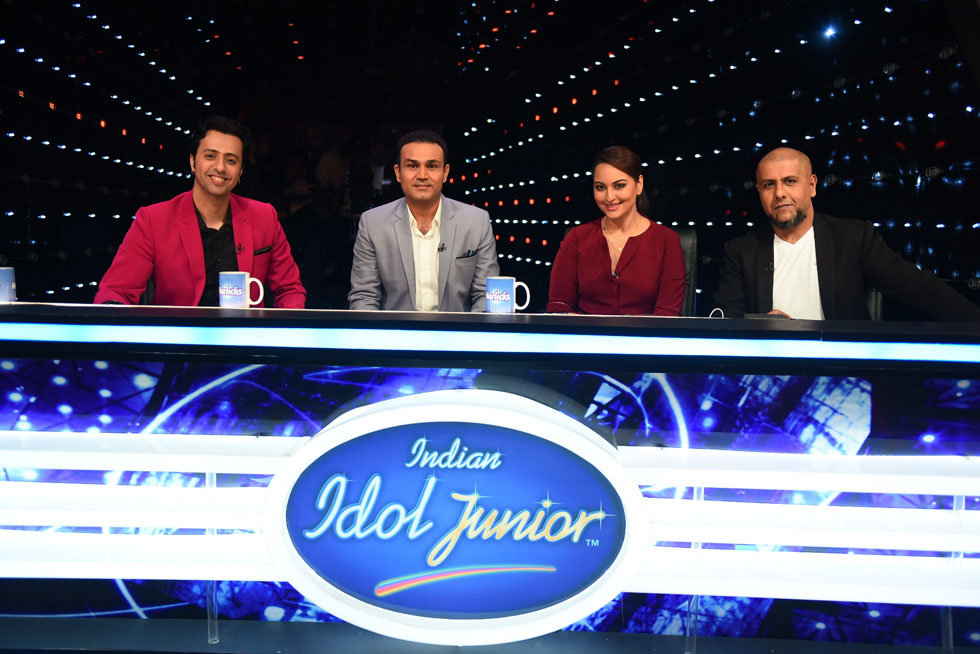 Virendra Sehwag along with the judges of Indian Idol Junior