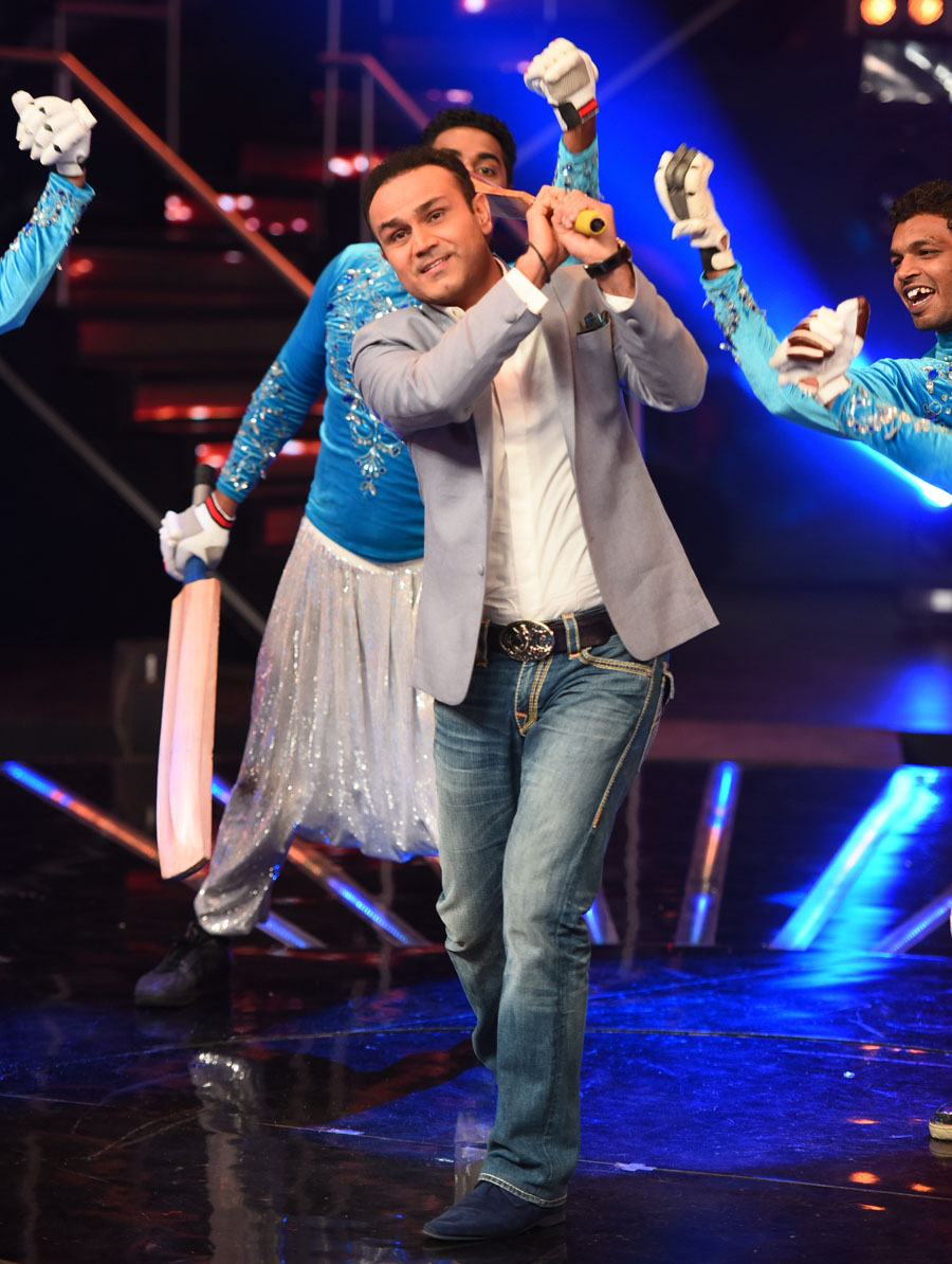 Virendra Sehwag on the sets of Indian Idol Junior