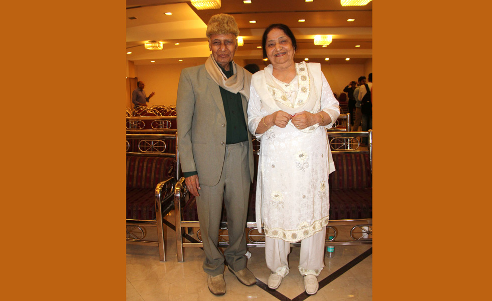 Khayyam Sahab with wife Jagjit Kaur at an event where they announced to donate their life earnings to FWICE for the welfare of technicians & workers