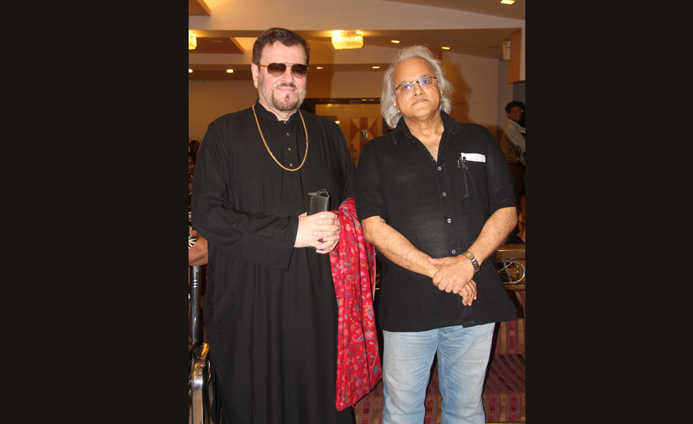 Nitin Mukesh and FWICE President Kamlesh Pandey at an event where Khayyam Sahab & wife Jagjit Kaur announced to donate their life earnings to FWICE for the welfare of technicians & workers