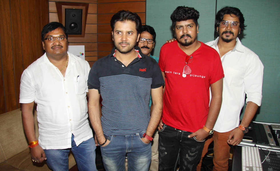  Video director Sandy Dhanurdhari, Singer Javed Ali & Amrendra Verma (Producer, Agrim Media Entertainment) with team at the song recording of album SHAMBO