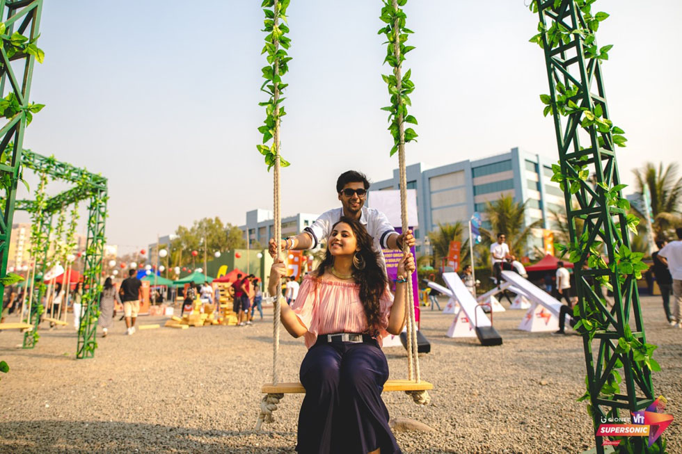 Couples enjoy a weekend before Valentines Day at Vh1 Supersonic