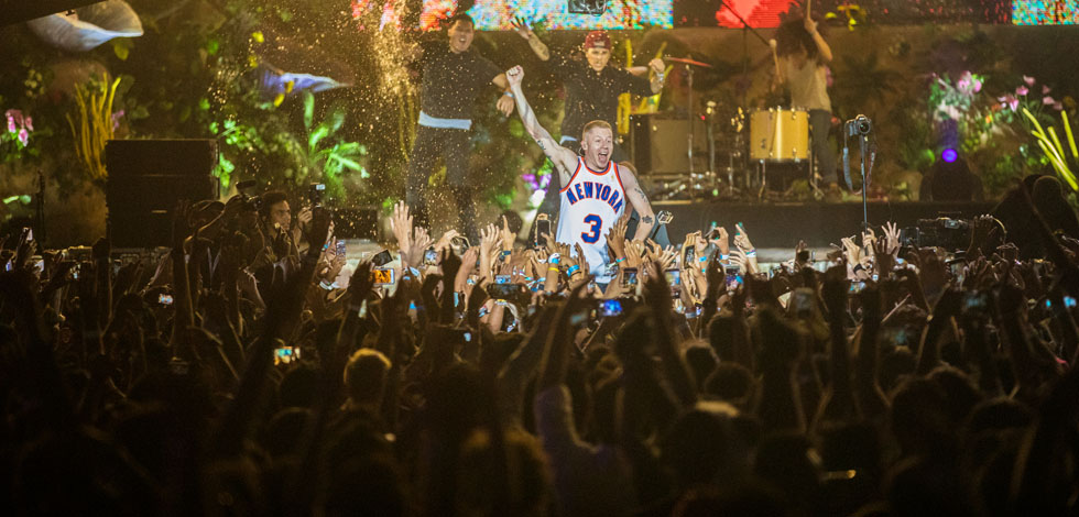  Macklemore performs for his fans in India at Vh1 Supersonic