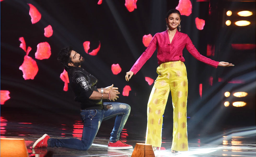 Varun Dhawan and Alia Bhatt on 'Indian Idol 9'