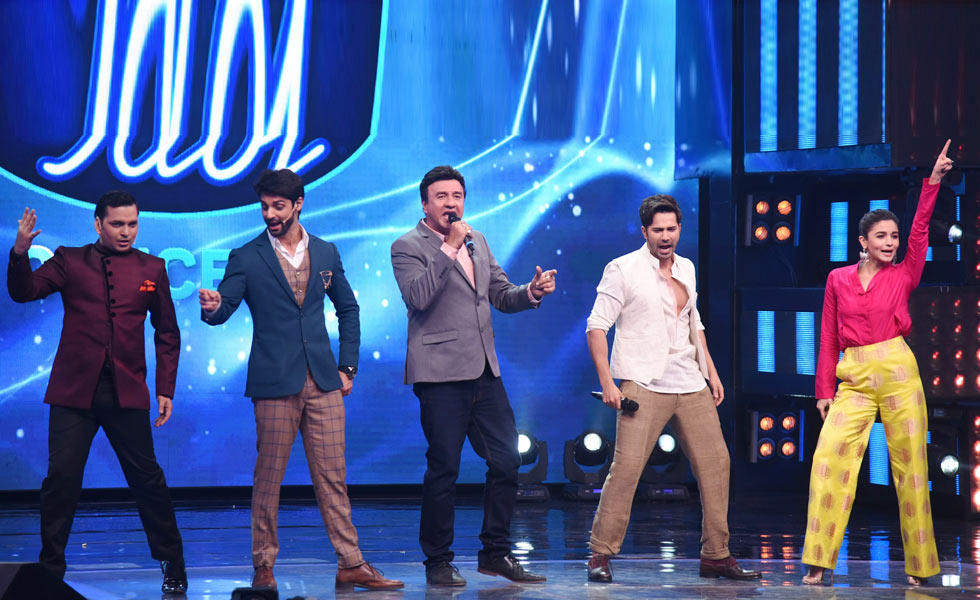 Varun Dhawan and Alia Bhatt on 'Indian Idol 9'