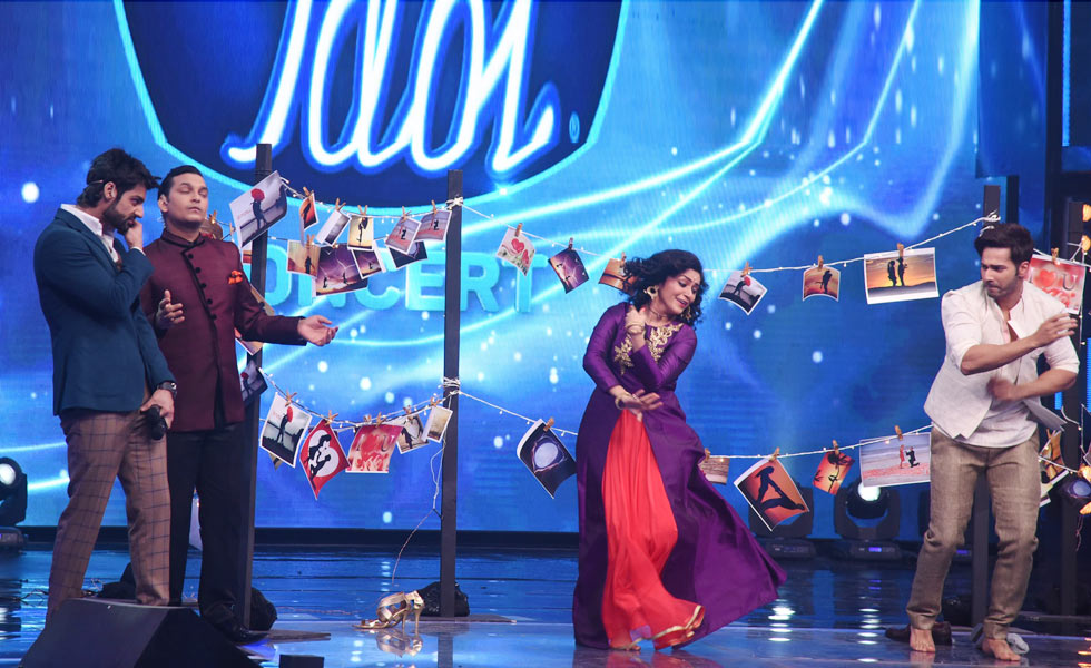 Varun Dhawan and Alia Bhatt on 'Indian Idol 9'