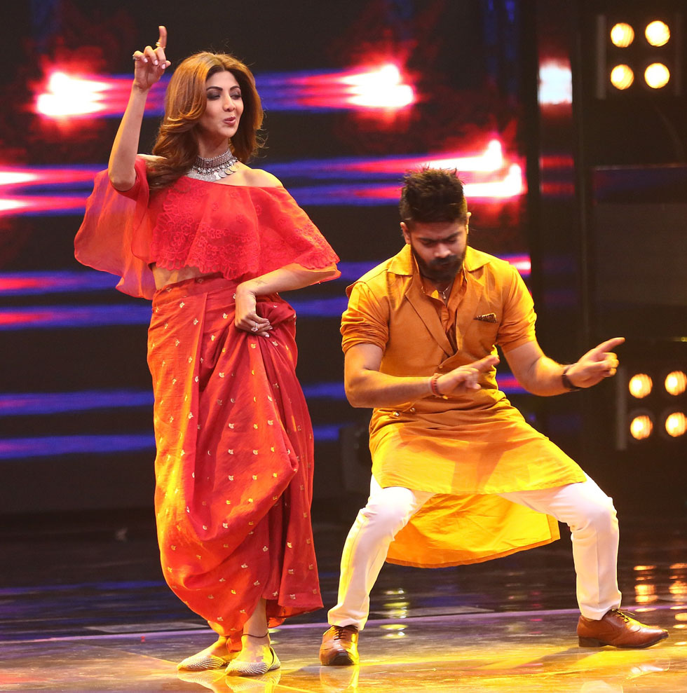 Shilpa Shetty Kundra grooving with Top 5 Indian Idol Contestant, LV Revanth