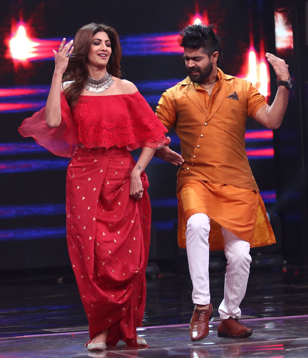 Shilpa Shetty Kundra grooving with Top 5 Indian Idol Contestant, LV Revanth