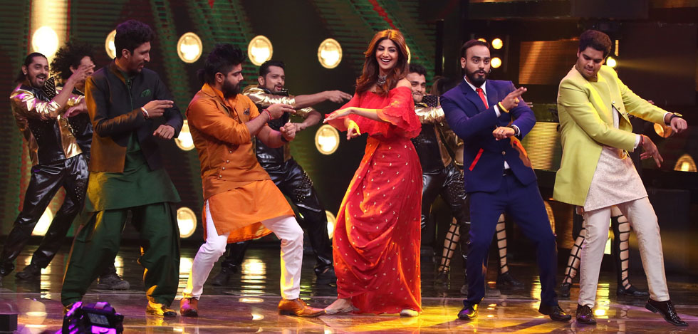  Shilpa Shetty Kundra with Top 5 Indian Idol Contestants