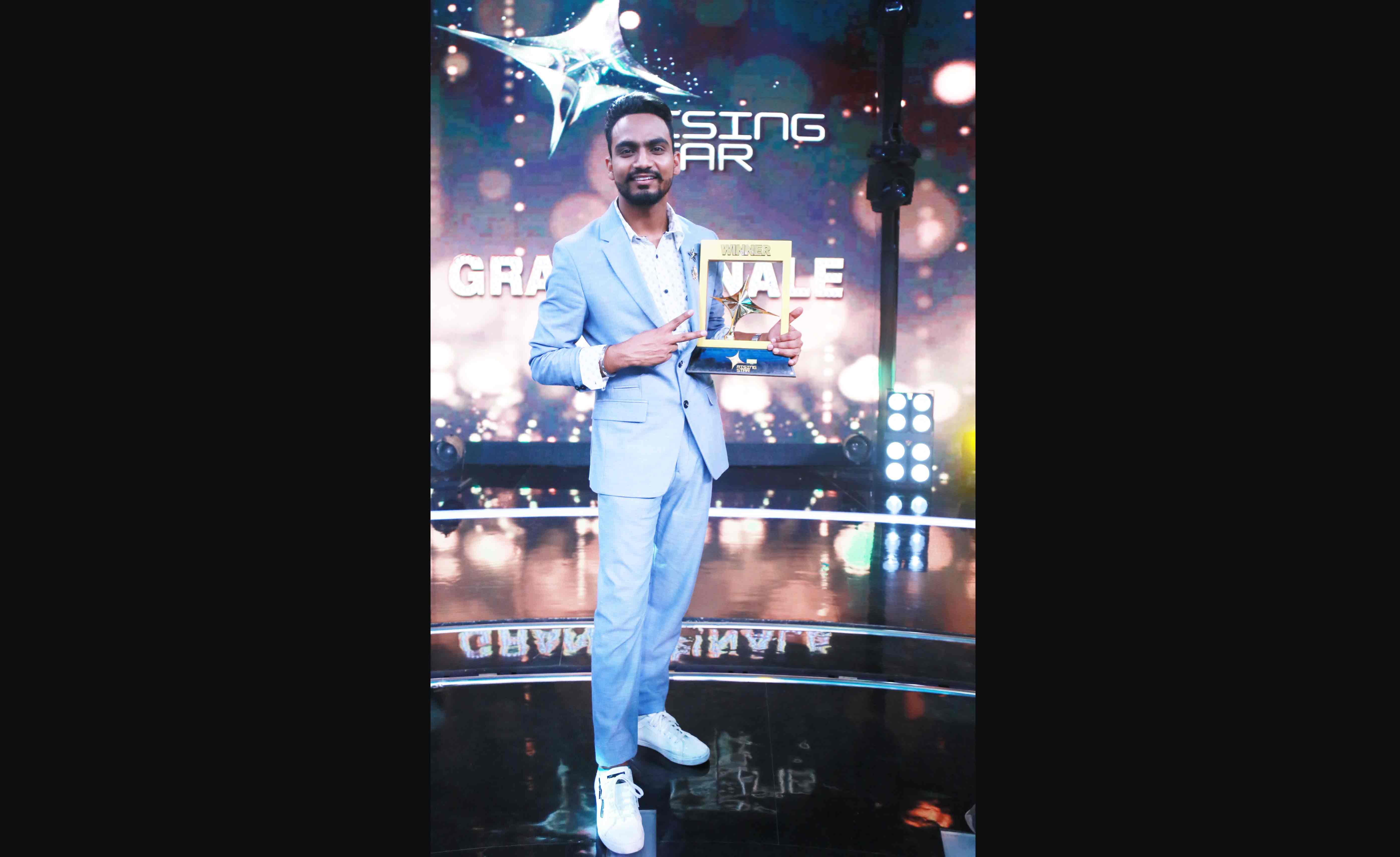 Rising-Star-winner-Bannet-Doasanjh-with-his-trophy