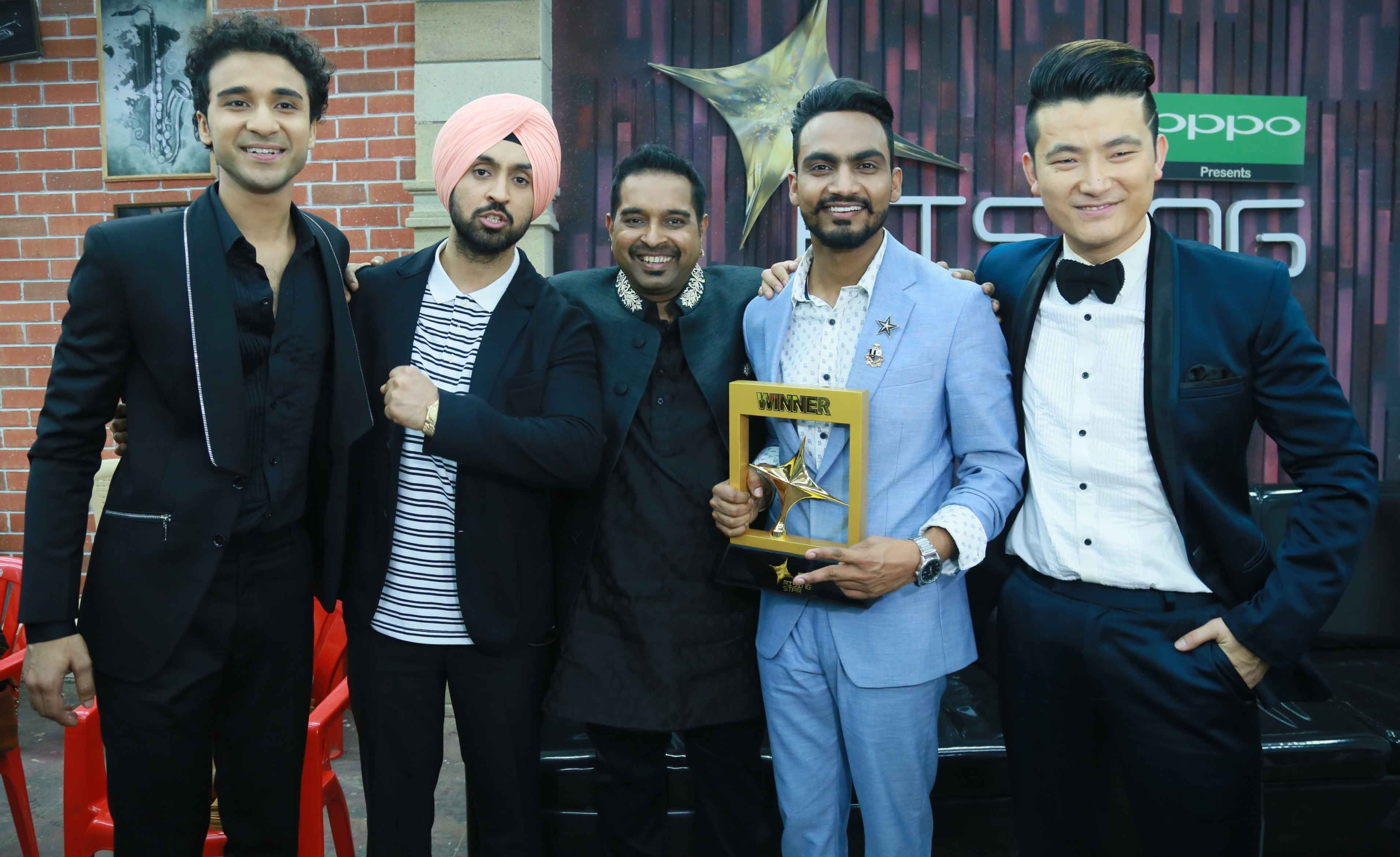 Shankar-Mahadevan,-Diljit-Dosanjh,-Meiyan-Chang-and-Raghav-Juyal-alonh-with-Rising-Star-winner-Bannet-Dosanjh