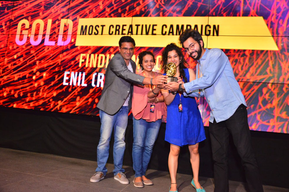  ENIL (Radio Mirchi) team with Award for Most Creative Campaign