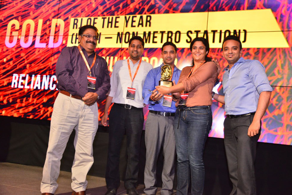  RBNL Team with Award for RJ of the Year (Hindi - Non Metro Station)