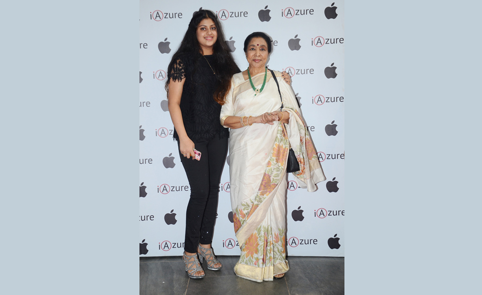 Asha Bhosle with granddaughter Zanai Bhosle