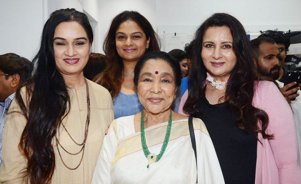  Padmini Kolhapure, Tejaswini Kolhapure Saraswat, Padmini , Poonam Dhillon and Asha Bhosle