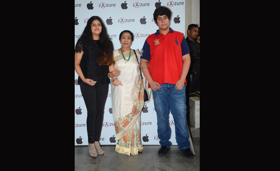 Zanai Bhosle and Rajhai Bhosle with proud grandmother Asha Bhosle