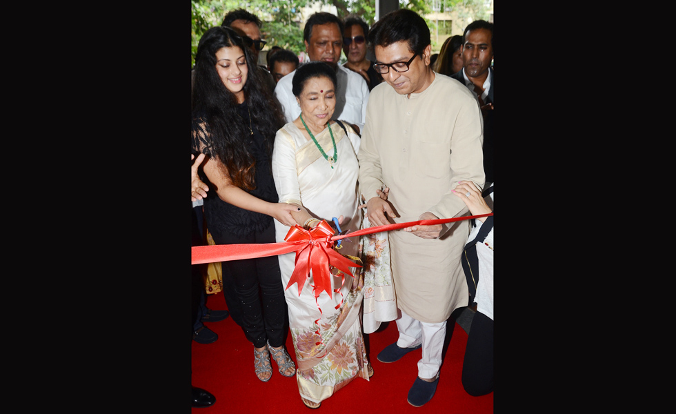  Zanai Bhosle, Asha Bhosle and Raj Thackeray