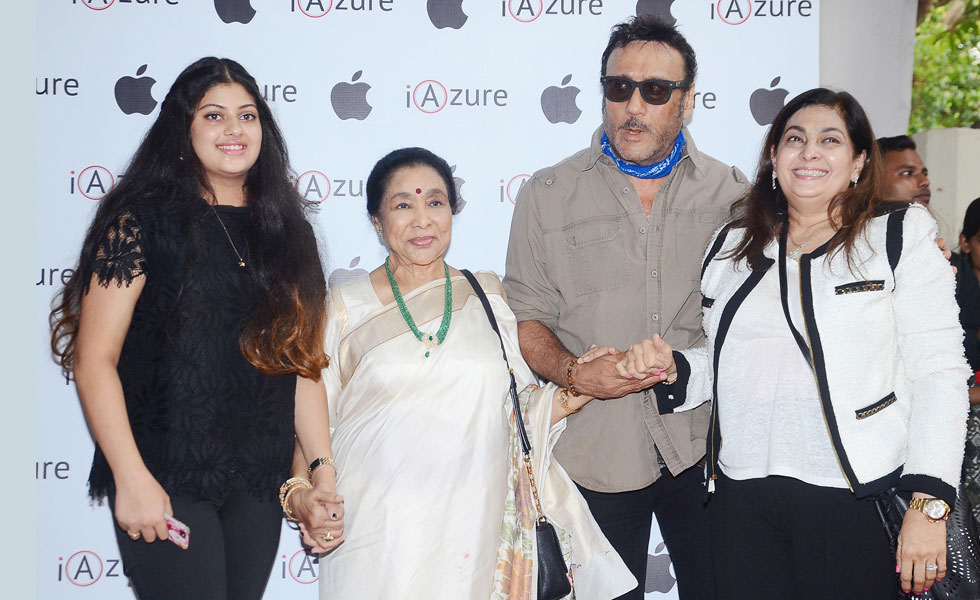 Zanai Bhosle, Asha Bhosle, Jackie Shroff and Anuja Bhosle