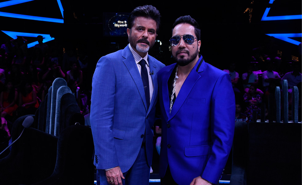  Anil-Kapoor and Mika Singh on-the set of Dil Hai Hindustani