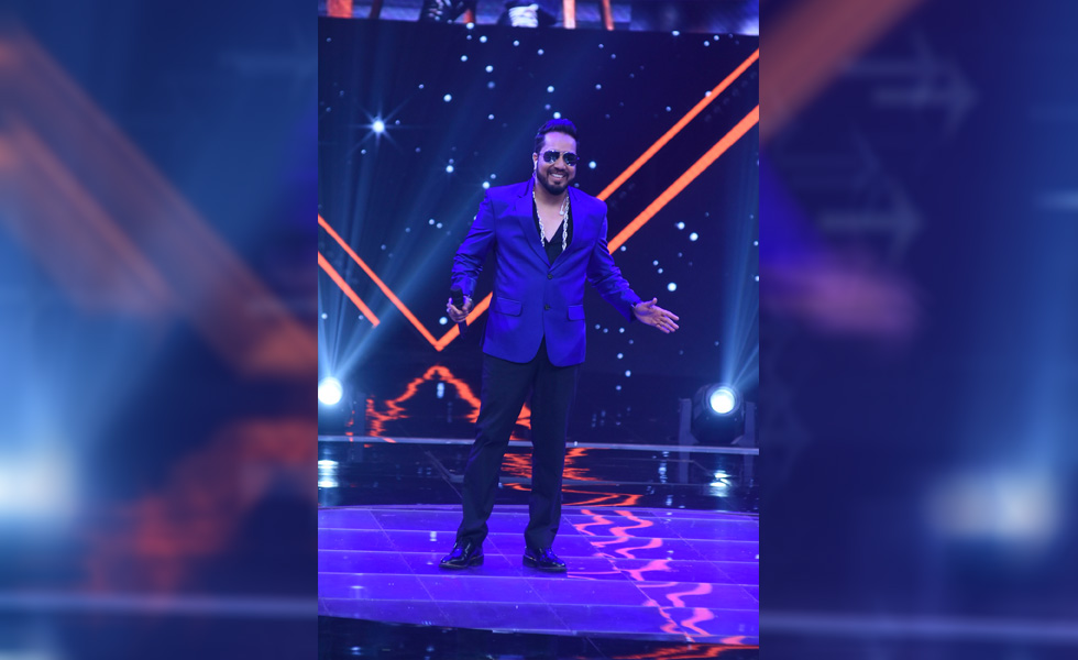 Mika Singh on the set of Dil Hai Hindustani