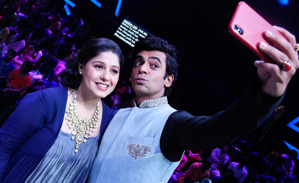 Sunidhi-with-Sunil-Grover-on-Dil-Hai-Hindustani-2