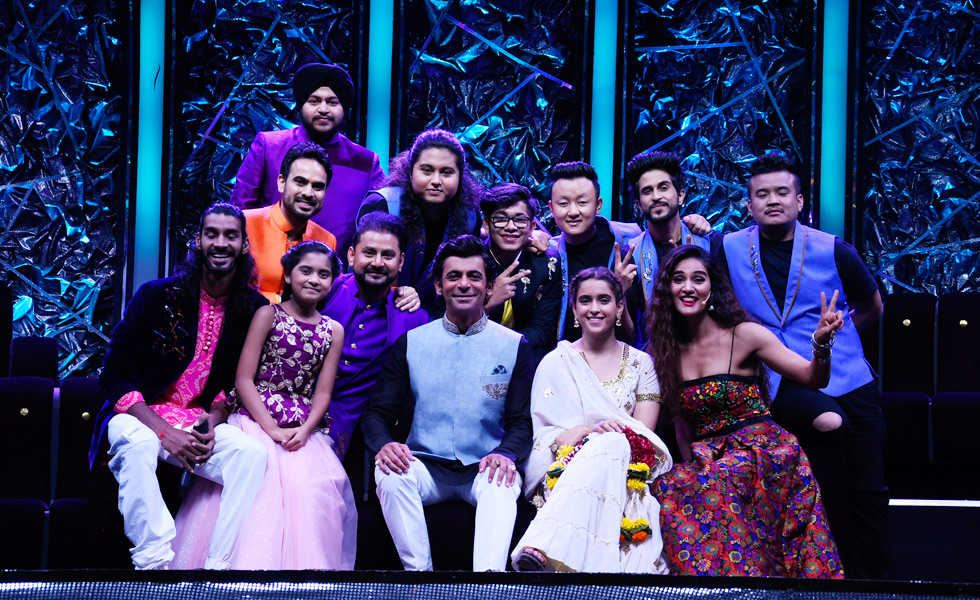 Sunil-Grover-and-Sanya-Malhotra-along-with-hosts-and-contestants-of-Dil-Hai-Hindustani-2