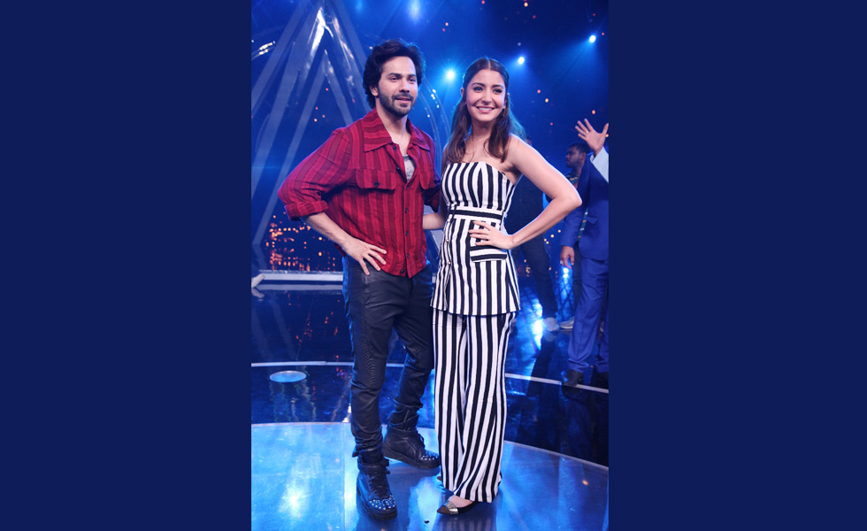 Varun Dhawan and Anushka Sharma on Indian Idol 10