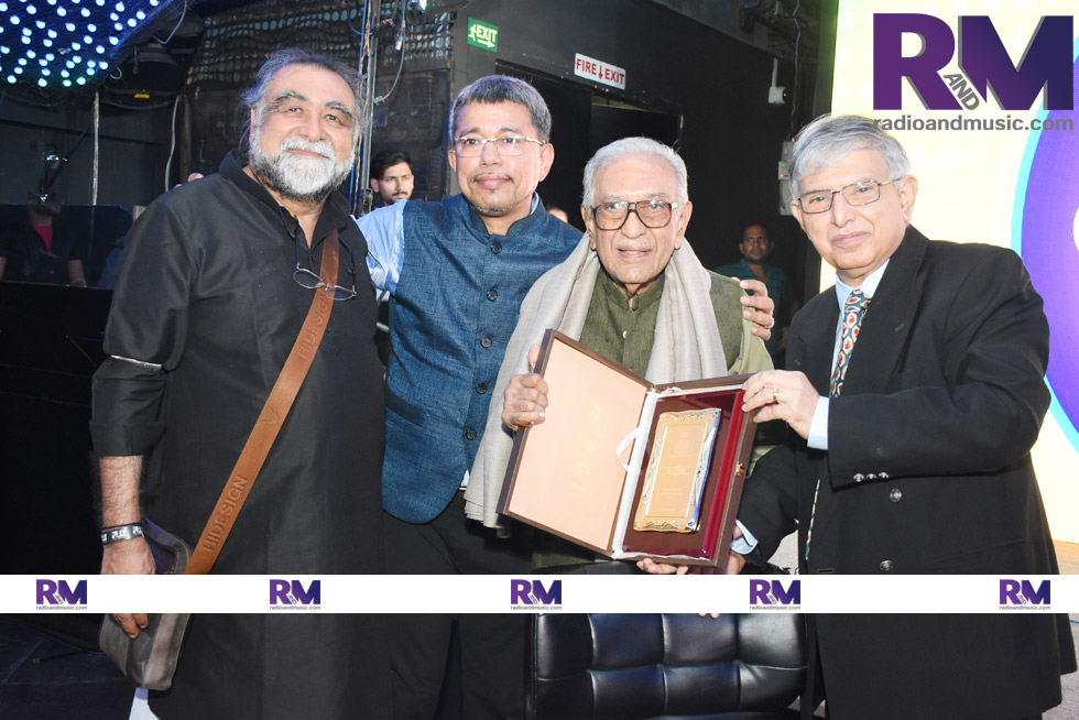 Legendary Radio announcer Ameen Sayani honoured with lifetime achievement award for his contribution to Radio