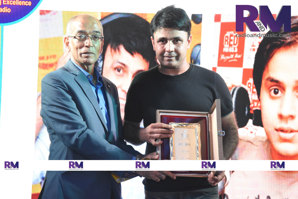 Radio Mirchi's RJ Naved wins the Best RJ (North Zone) along with RED FM RJ Raunac