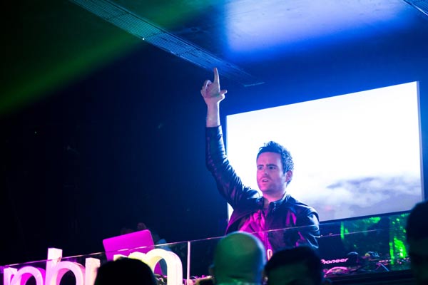 Gareth Emery's Mumbai gig-slideshow headline