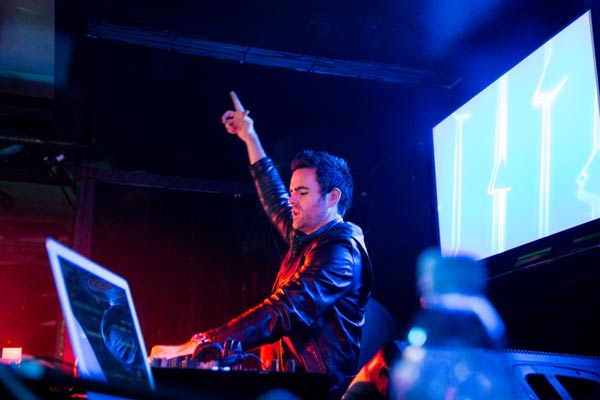 Gareth Emery's Mumbai gig-slideshow headline