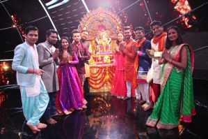 Contestants of Indian Idol 10 with Bappa Morya